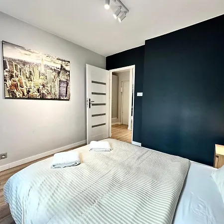 Apartment Neon 3 Silence Metro Wifi 85'tv Netflix Hbo *