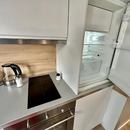 Neon 3 Silence Metro Wifi 85'tv Netflix Hbo