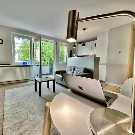 Neon 3 Silence Metro Wifi 85'tv Netflix Hbo Apartment