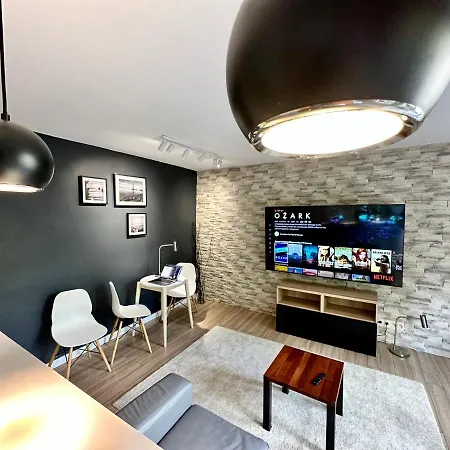 Neon 3 Silence Metro Wifi 85'tv Netflix Hbo Apartment Warsaw