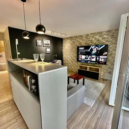 Neon 3 Silence Metro Wifi 85'tv Netflix Hbo Apartment