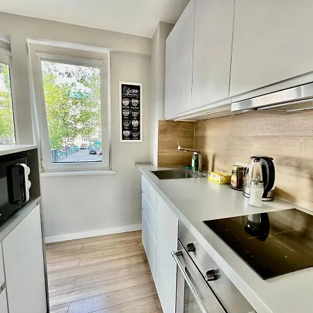 Apartment Neon 3 Silence Metro Wifi 85'tv Netflix Hbo *