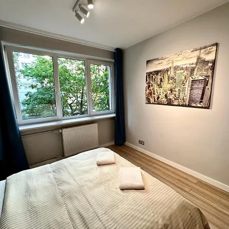 Apartment Neon 3 Silence Metro Wifi 85'tv Netflix Hbo