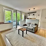 Neon 3 Silence Metro Wifi 85'tv Netflix Hbo Apartment