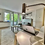 Neon 3 Silence Metro Wifi 85'tv Netflix Hbo Apartment