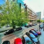 Neon 3 Silence Metro Wifi 85'tv Netflix Hbo Apartment Warschau