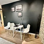 Apartment Neon 3 Silence Metro Wifi 85'tv Netflix Hbo