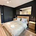 Apartment Neon 3 Silence Metro Wifi 85'tv Netflix Hbo Warschau