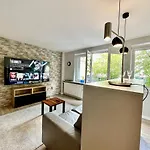 Apartment Neon 3 Silence Metro Wifi 85'tv Netflix Hbo