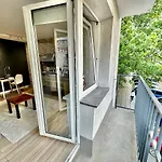 Neon 3 Silence Metro Wifi 85'tv Netflix Hbo Apartment *