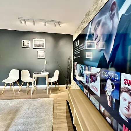 Apartament Neon 3 Silence Metro Wifi 85'tv Netflix Hbo