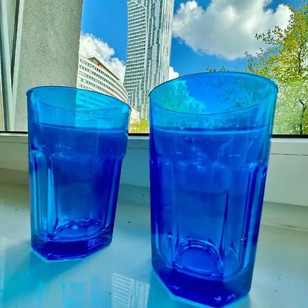 Neon 3 Silence Metro Wifi 85'tv Netflix Hbo Apartament